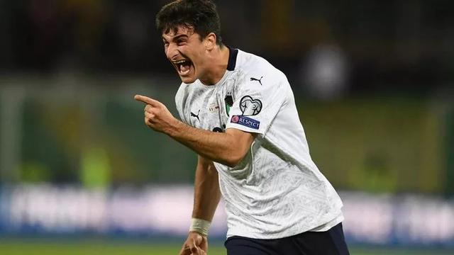 传与插上射 传与插上射